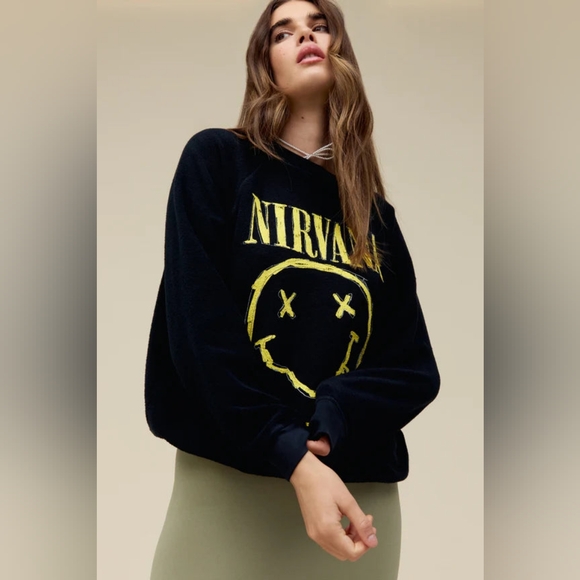 Nirvana sweater size M/L - Picture 2 of 3